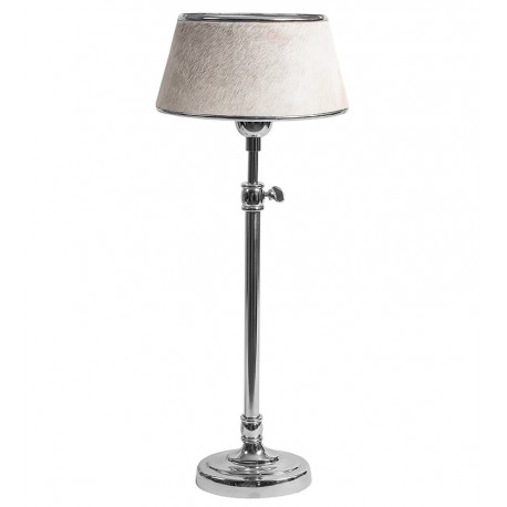 stojąca lampa na srebrnej nodze, z abazurem z włosiem