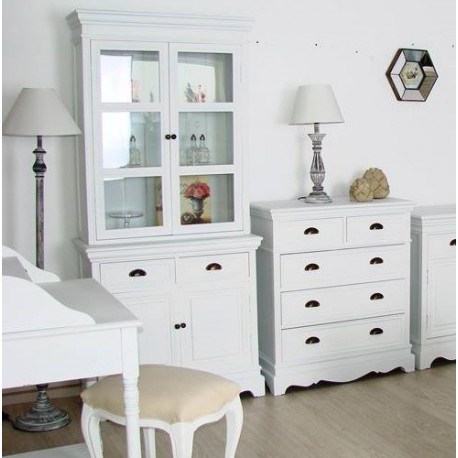 Kredensy prowansalskie z kolekcji białych mebli prowansalskich Latina to tylko część tej przepięknej, prowansalskiej kolekcji.