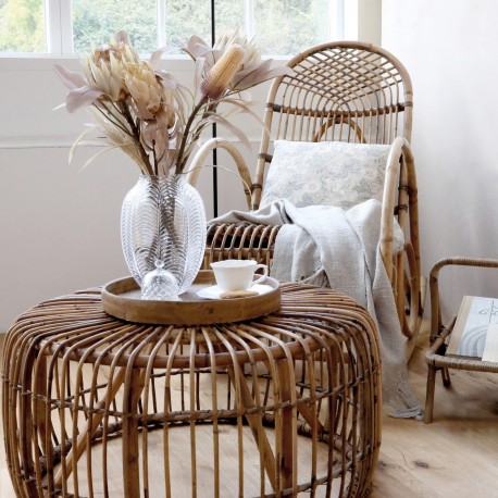Rattanowy stolik - idealny do podkreślenia charakteru każdego, klimatycznego wnętrza prowansalskiego i nie tylko!