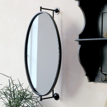 Owalne lustro do zamontowania przy ścianie będzie doskonale wyglądało w każdej toalecie i łazience. 