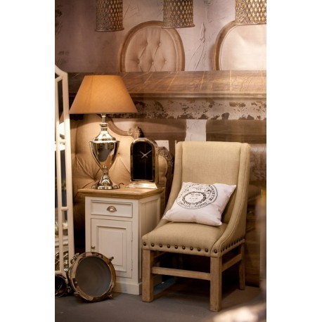 Szafka nocna Belldeco z blatem w kolorze bielonego brązu będzie niezastąpiona w sypialni i jakże przydatna w salonie.