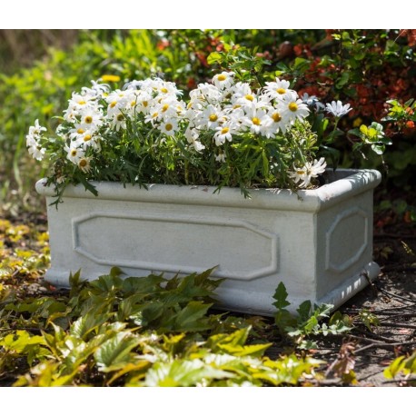 Podłużna osłonka Belldeco idealna na róże i tulipany. Piękna w każdym ogrodzie.