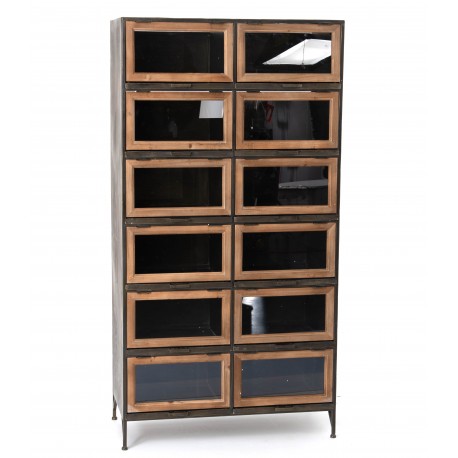 Metalowa Witryna w Stylu Industrialnym