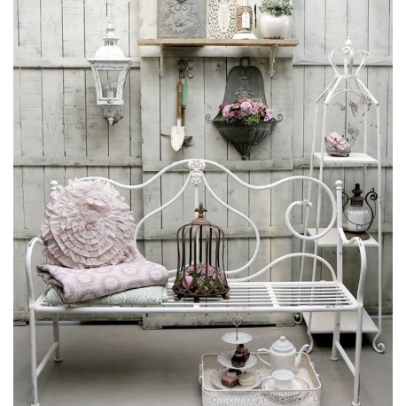 Metalowy Regał z Koroną