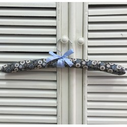 Wieszaki Do Szafy Bordowe