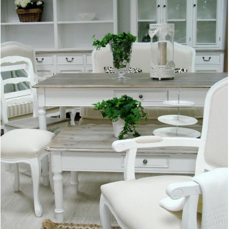 Meble Ravenna fantastycznie sprawdzą się w każdym wnętrzu prowansaslkim napawając je romantyczną atmosferą postarzałych, ale wciąż modnych kamienic znajdujących się w Prowansji.