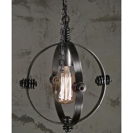 Wisząca lampa ze szkła i metalu to miejsce na dekoracyjną żarówkę.