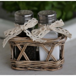 Solniczka i Pieprznicczka w Koszyczku Wiklinowym