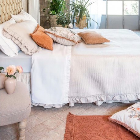 Narzuta Na Łóżko z Falbanką Beżowa Blanc Mariclò