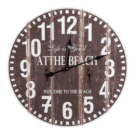 Zegar retro Belldeco o okrągłym kształcie i ciekawej tarczy, ma ona ciemną barwę z przetarciami, smukłe, czarne wskazówki oraz białe cyfry i napisy.