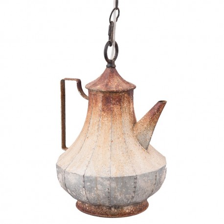 Metalowe lampy w kształcie czajników, które poza oświetlaniem wnętrza ozdabiają je dodając wiejskiego stylu.