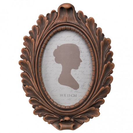 Prowansalska ramka na zdjęcie, która zdobiona jest misternymi rzeźbieniami doskonale nadaje się do oprawy zdjęć portretowych.