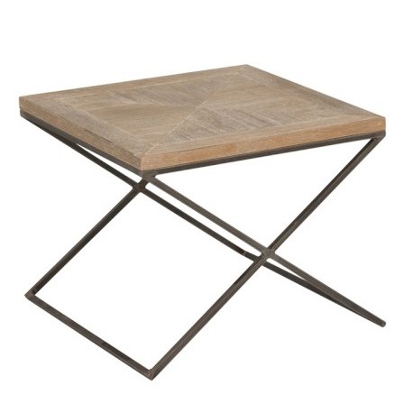 Stolik kawowy z serii Cross to połączenie metalowej podstawy - skrzyżowanych ze sobą nóg z drewnianym blatem.