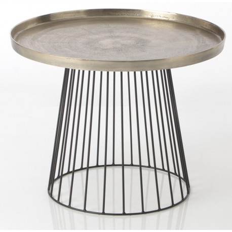 Metalowy stołek na postawnej nodze z metalowych prętów został zaprojektowany na loftowy styl specjalnie dla salonów i pokoi dziennych.