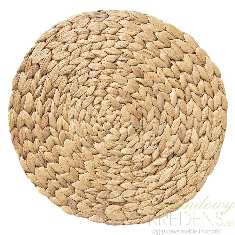 Rattanowe, okragłe podkładki stołowe mają brazowy kolor i są niezwykjle modne.