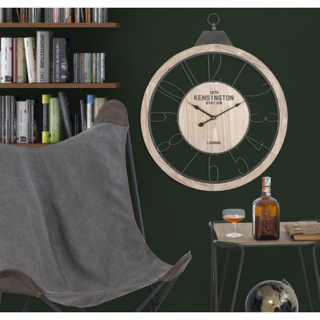 Zegar loftowy doskonale sprawdzi się na ciemnej ścianie w stylowym, nowoczesnym pomieszczeniu.