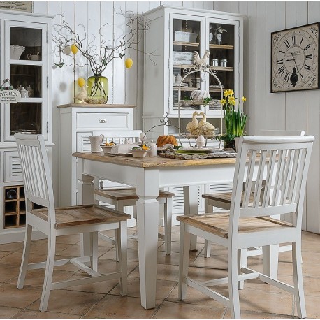 Stylowe krzesła Belldeco w białym kolorze - cudowne w skandynawskiej jadalni.