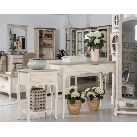 Meble z kolekcji Pesaro w naturalnym kolorze doskonale odnajdą się w sielskim salonie.